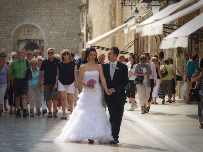 Can Men Wear White Dress Shirt to Wedding?