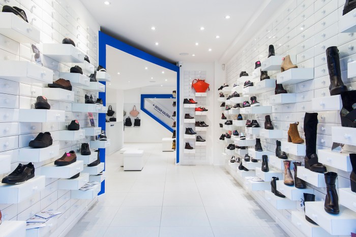 Store design shoe shop retail interior flagship studio shoes berlin oneway display retaildesignblog stores merchandising visual furniture exhibition boutique lighting